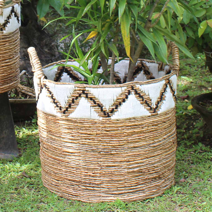 Raja woven basket with border