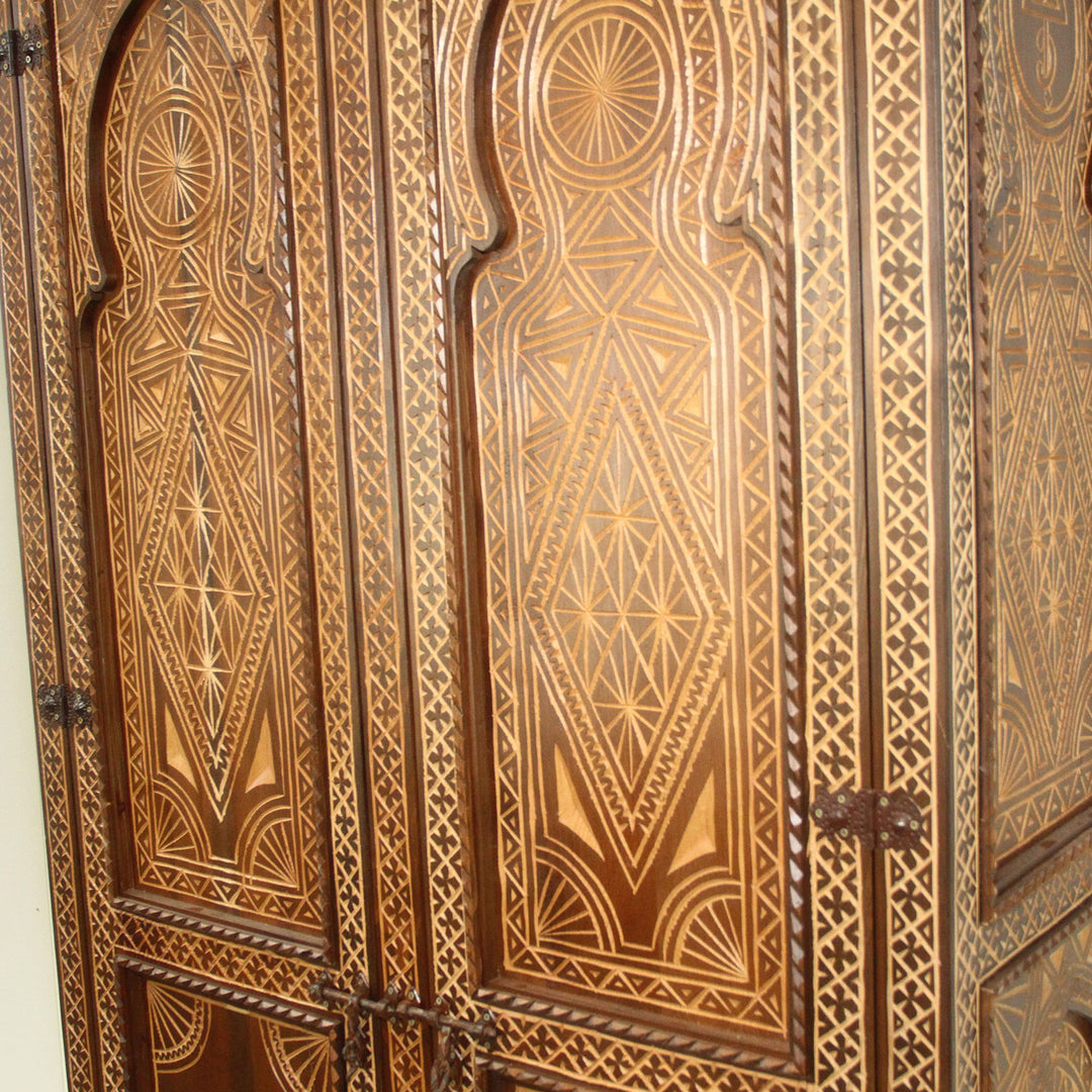Oriental cupboard Ehab